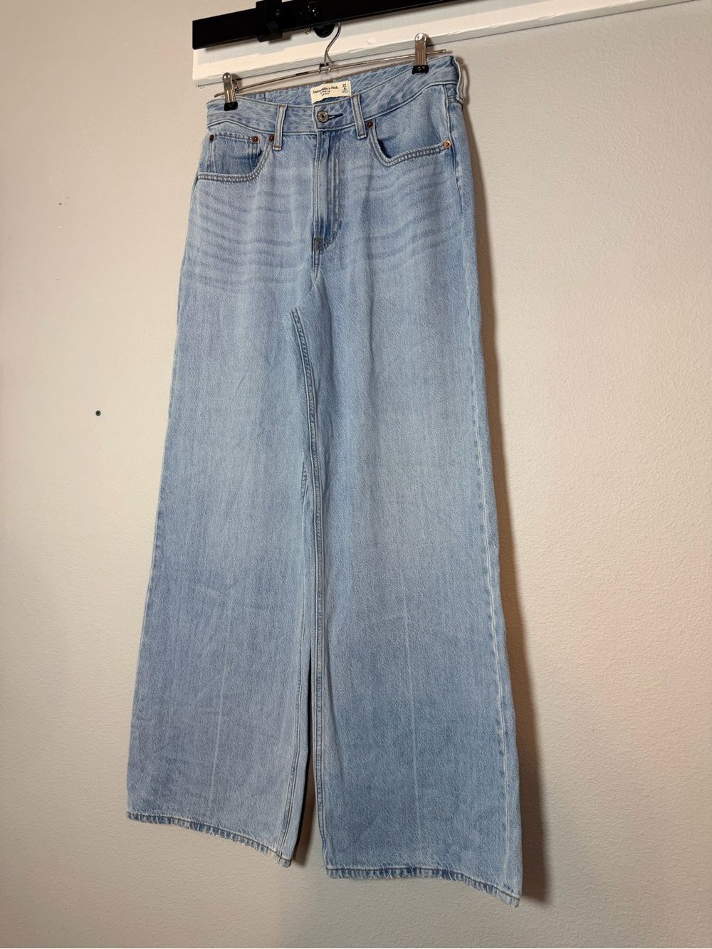 Abercrombie & Fitch Curve Love The Wide Leg High Rise Jeans Size 4L 4 Long or 27 - Picture 3 of 9